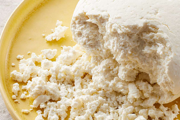 How to Make Homemade Cheese Using a Rennet Tablet